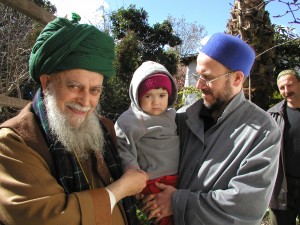 Sheikh Nazim (KS) with Sheikh Muhammad & Son
