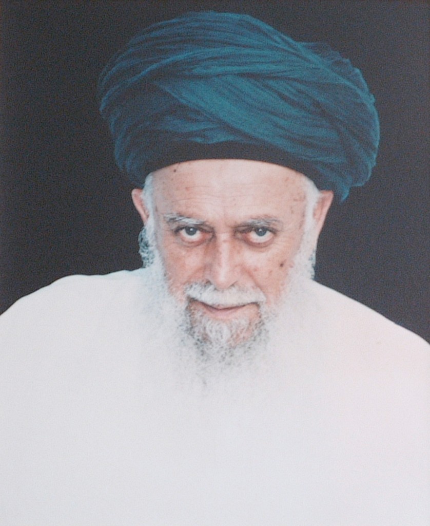 Sheikh Nazim Al-Haqqani (KS) in white